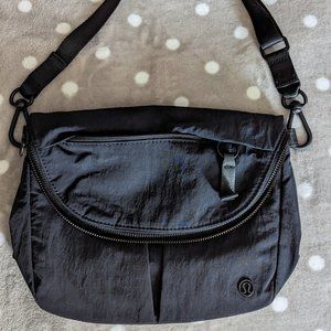 Lululemon festival bag